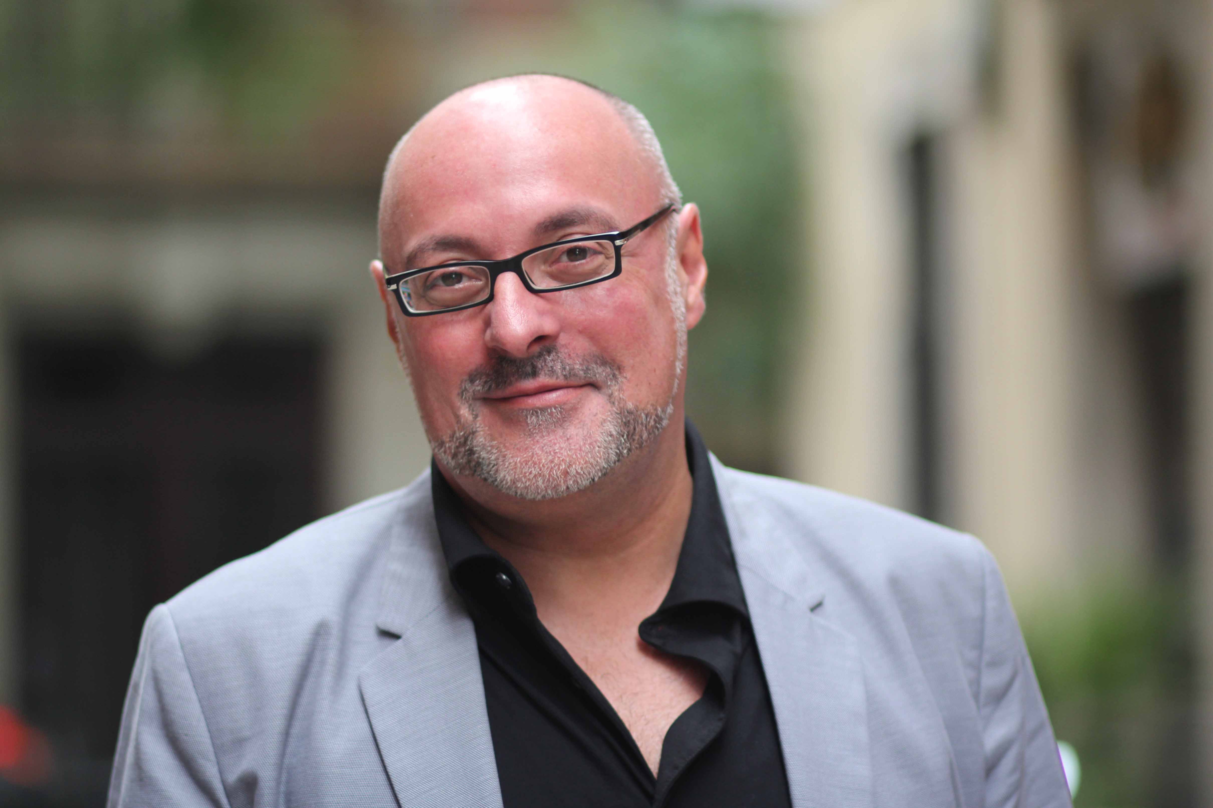 Daniel Fernandez – Editor