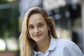 Retrato de Paula Díaz, Estudiante, por Ana Portnoy